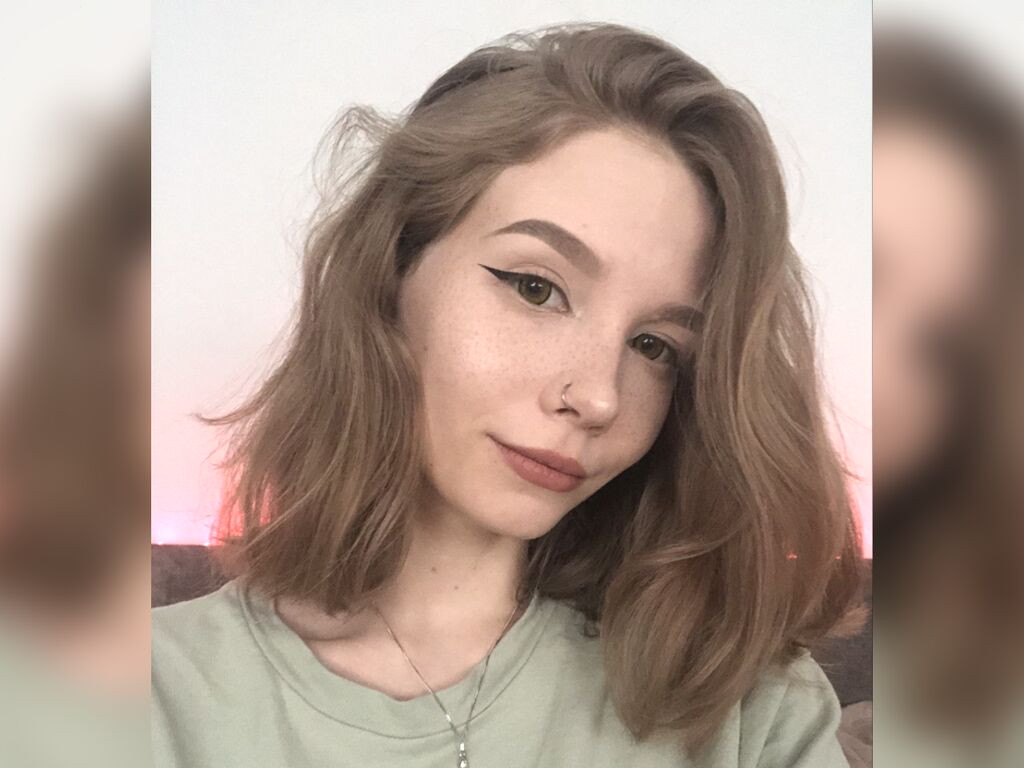 MiaMourre webcam model profile image