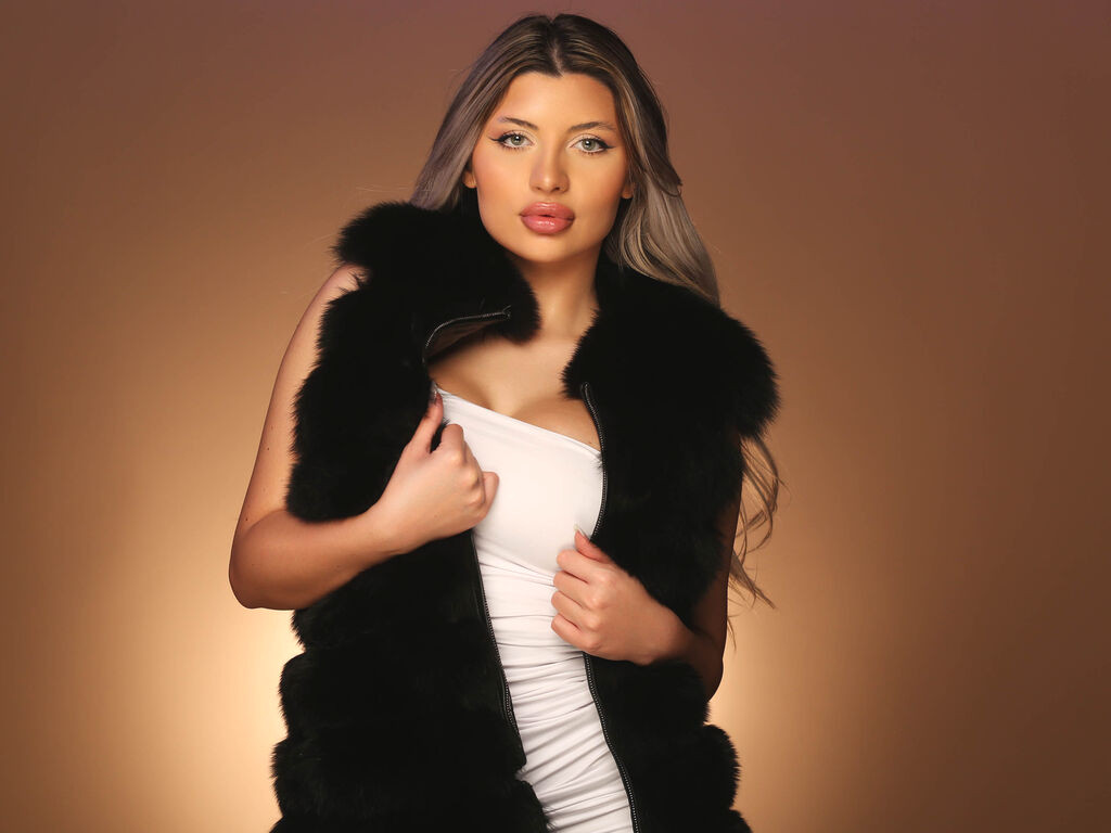 MoniqueCeleste webcam model profile image