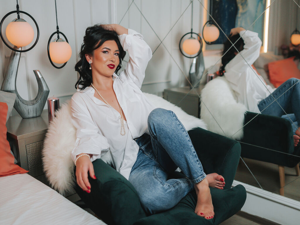 NathallieScire webcam model profile image