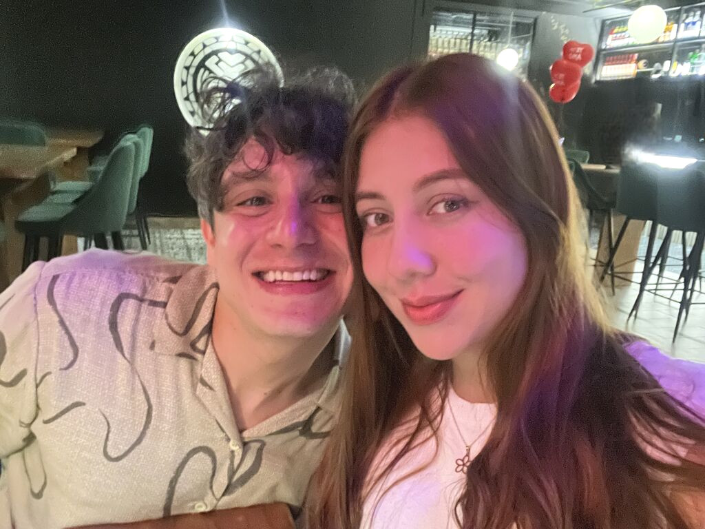 PeterAndHellen webcam model profile image