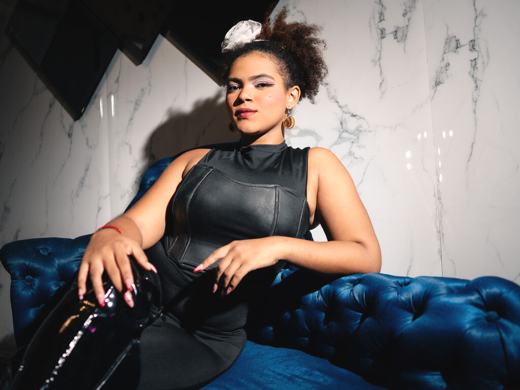 SamantaBlacke webcam model profile image