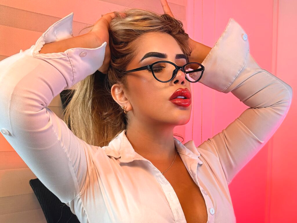 SarayYork webcam model profile image