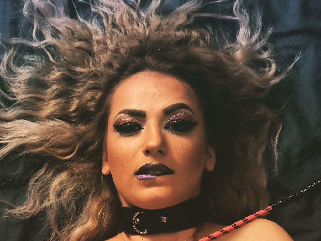 ShadoVelvet webcam model profile image