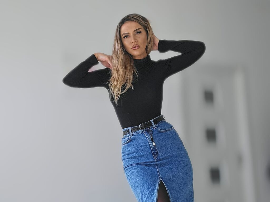 TiffanyAddams webcam model profile image