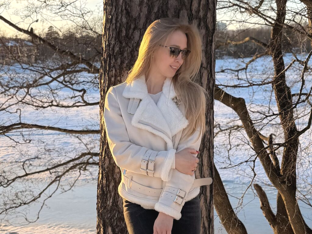 VickiAstra webcam model profile image