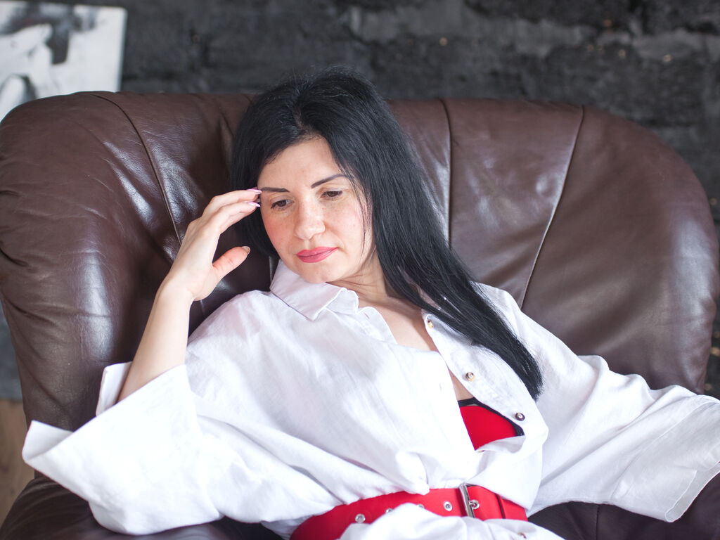 YulieLimans webcam model profile image