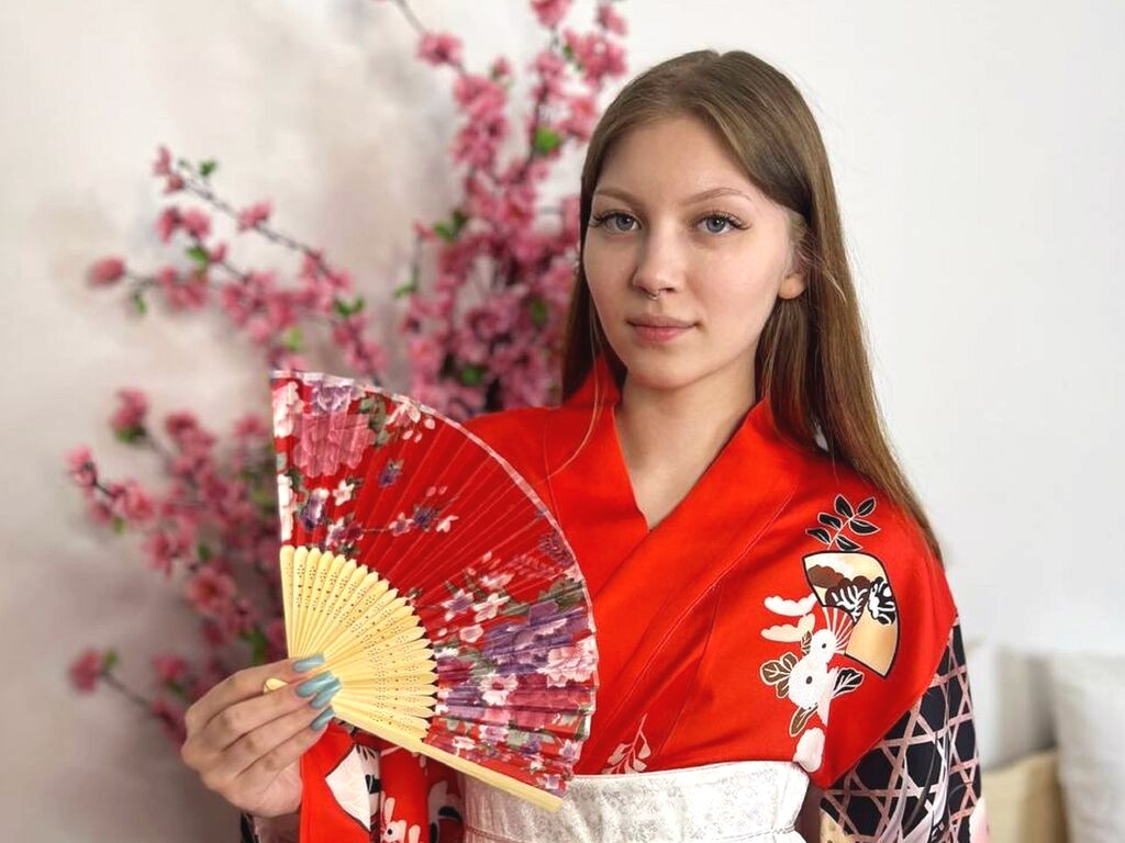 YunaLowe webcam model profile image