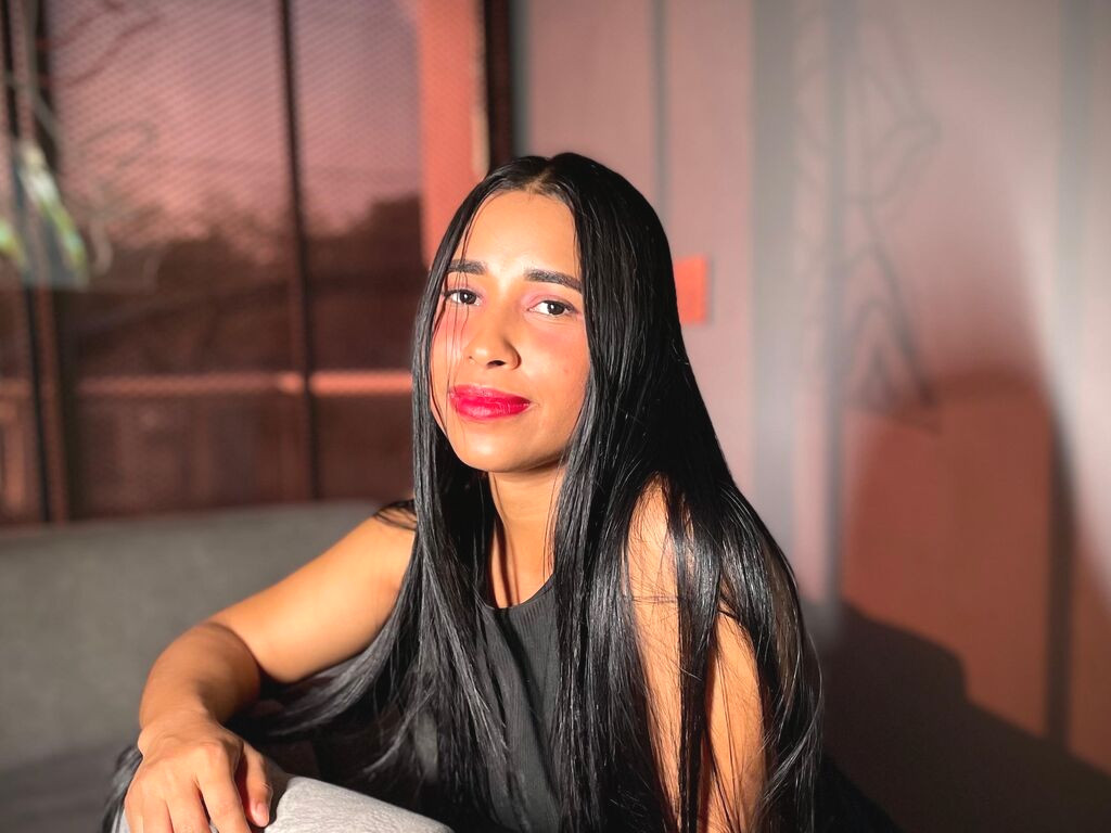 YurissaArias webcam model profile image
